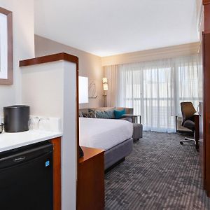 Zimmer mit Kingsize-Bett